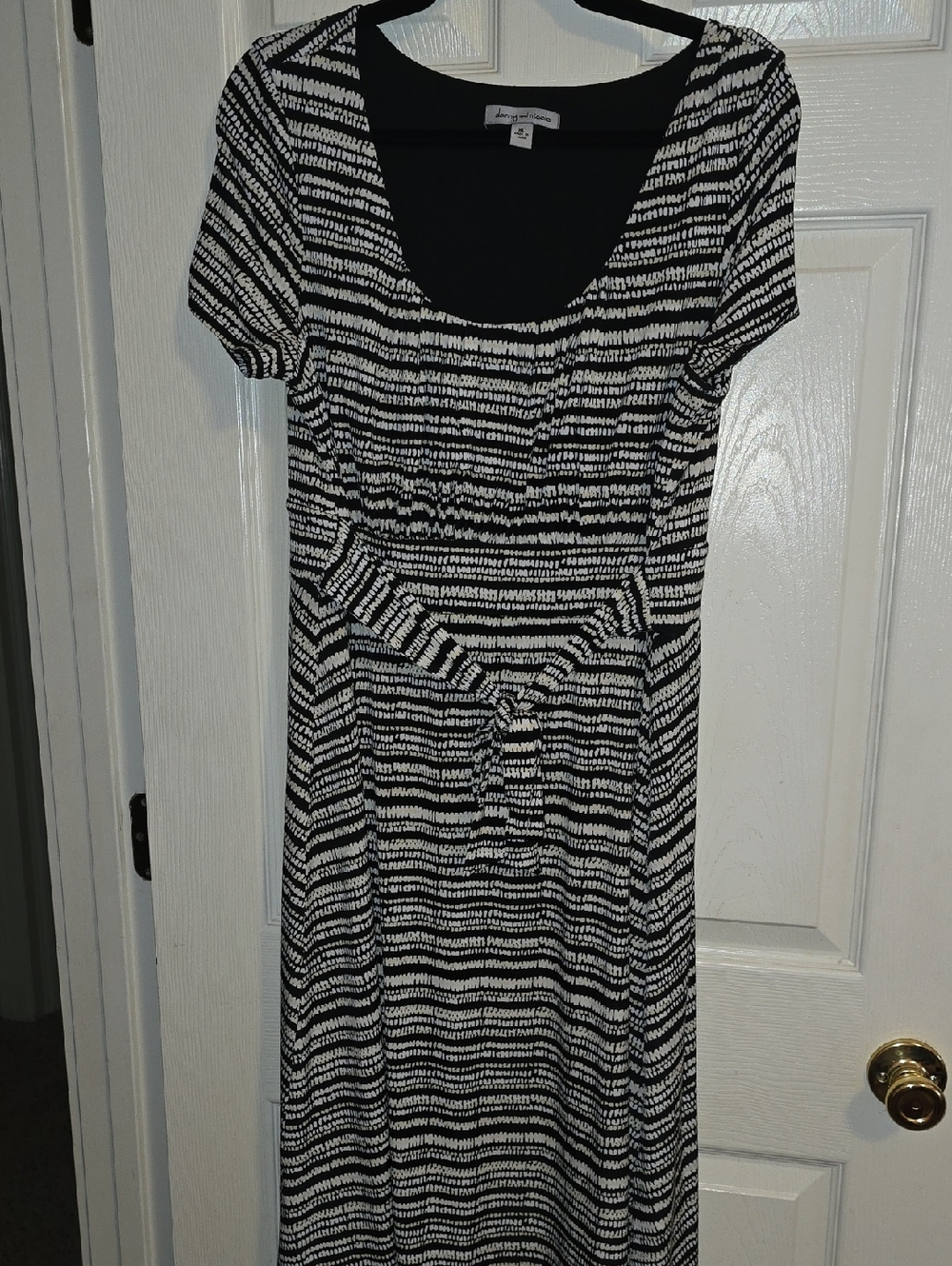 Danny & Nicole Black and White Striped Scoop Neck Maxi‎ Dress